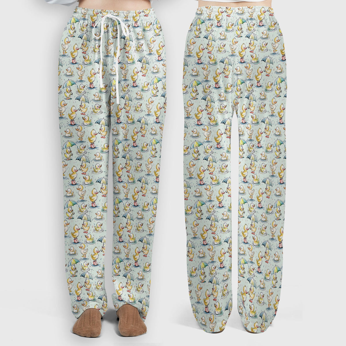 Playful Duck Rain Umbrella Print Women's Scrub Set, Breathable Med Uniform