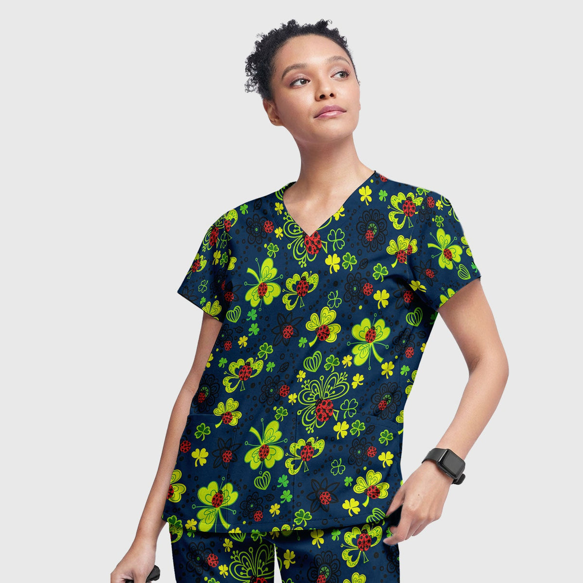 Ladybug Clover Floral Pattern Print Scrub Sets, Scrub Pants and V Neck Top