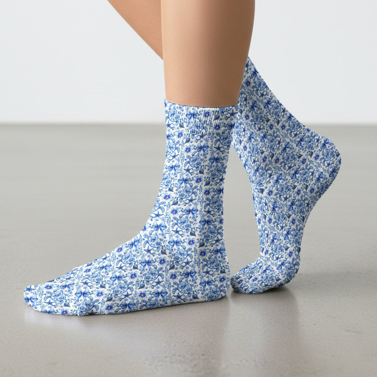 Coastal Turtle Bow Nurse Socks