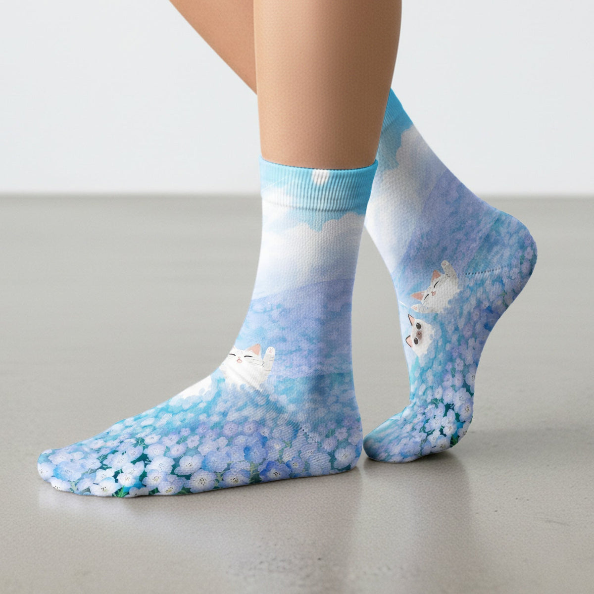 Dreamy Cat Cloud Hydrangea Nurse Socks