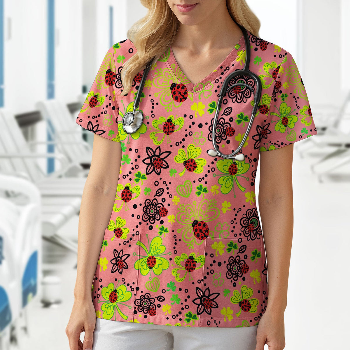Ladybug Clover Floral Pattern Print Scrubs Nurses, Breathable Fabrics Nursing Uniform
