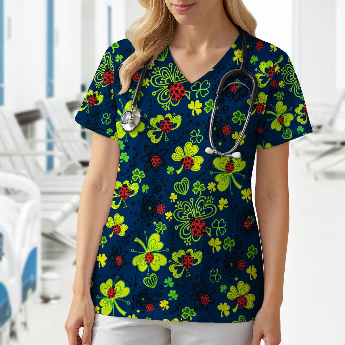 Ladybug Clover Floral Pattern Print Scrubs Nurses, Breathable Fabrics Nursing Uniform