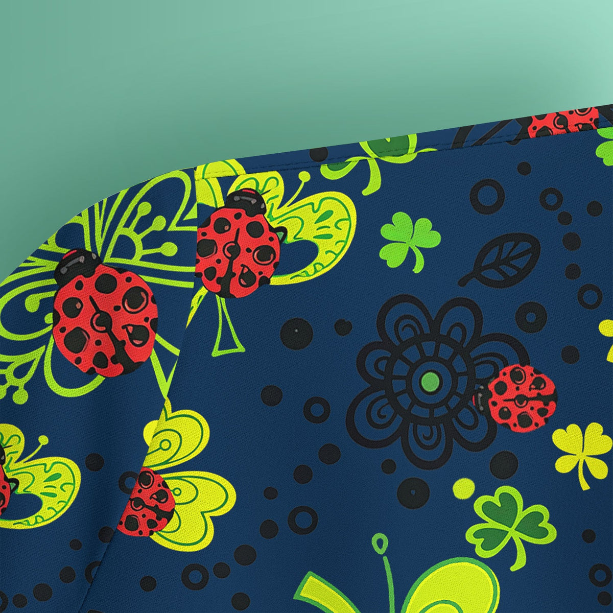 Ladybug Clover Floral Pattern Print Scrubs Nurses, Breathable Fabrics Nursing Uniform