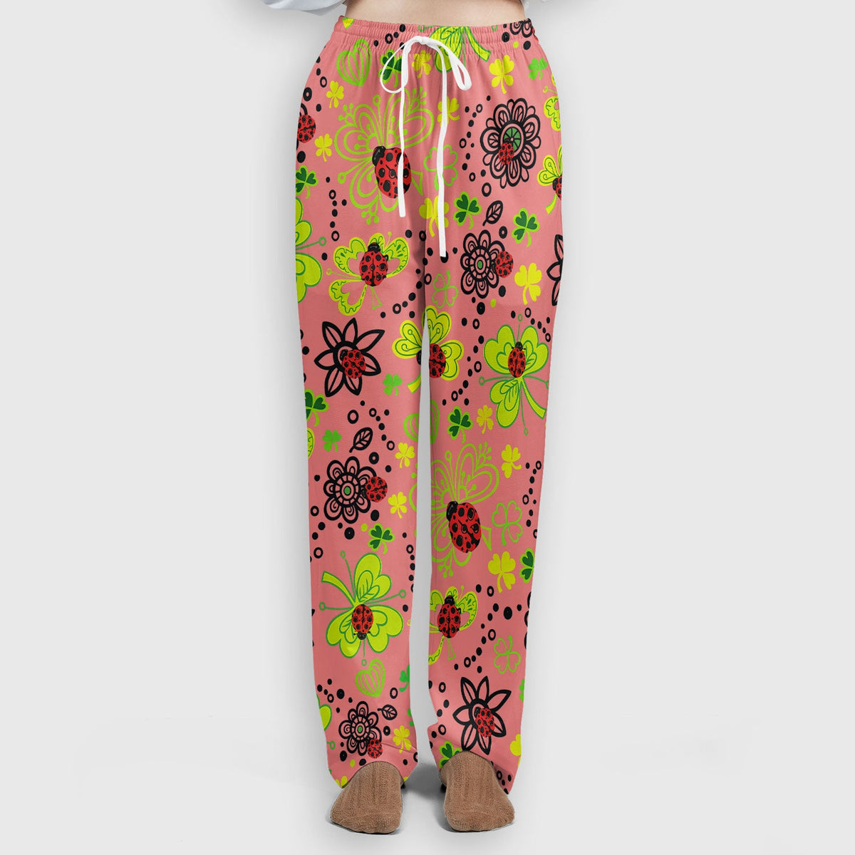 Ladybug Clover Floral Pattern Print Scrub Sets, Scrub Pants and V Neck Top