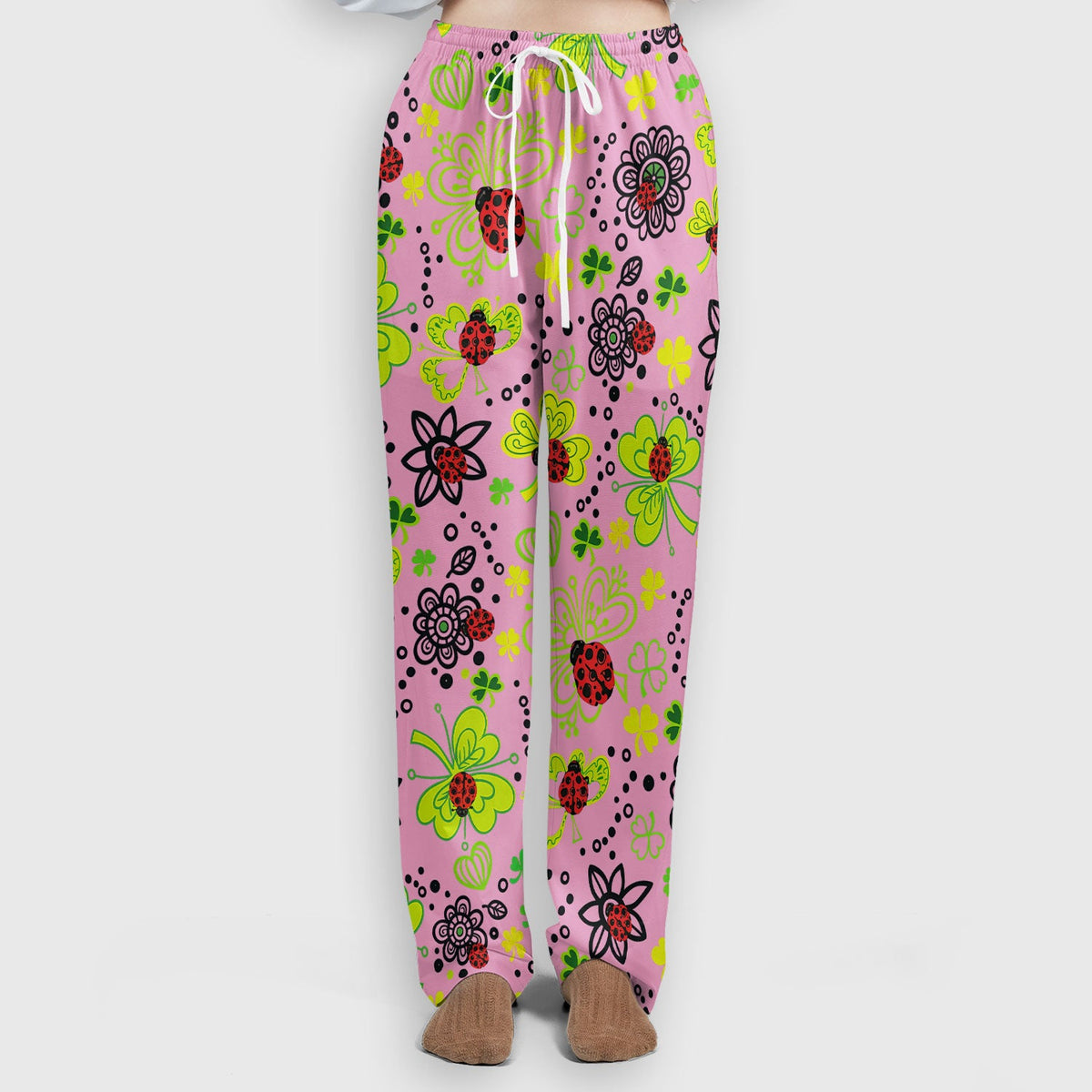Ladybug Clover Floral Pattern Print Scrub Sets, Scrub Pants and V Neck Top